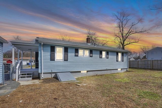 116 Carr St, Springfield, MA 01118