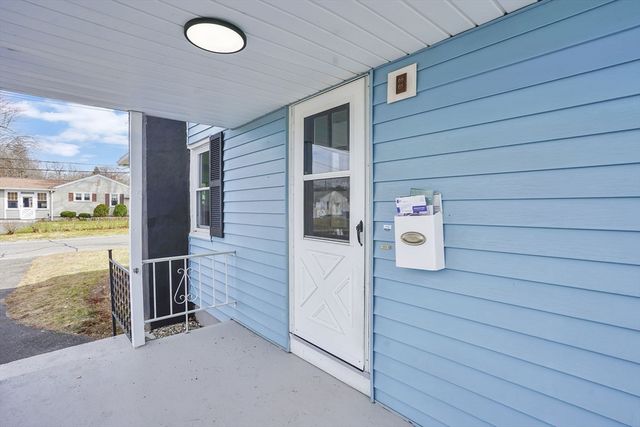 116 Carr St, Springfield, MA 01118