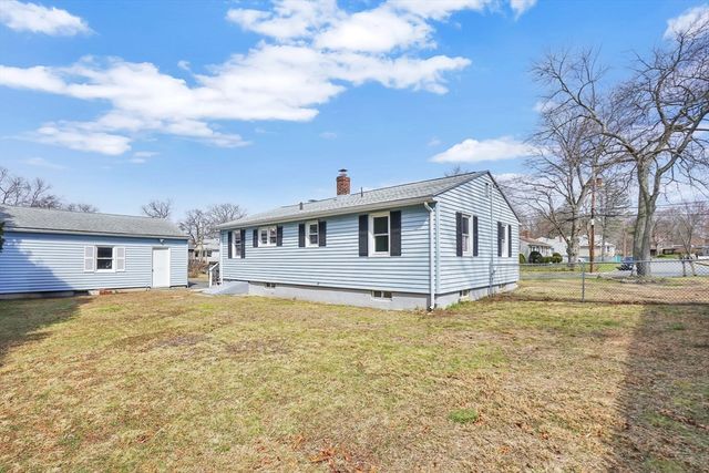 116 Carr St, Springfield, MA 01118