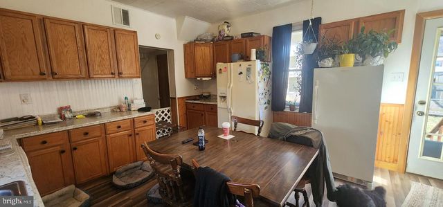 143 W RAILROAD ST, Pottsville, PA 17901