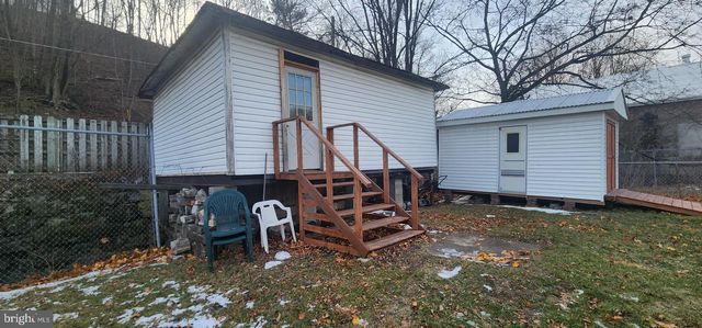 143 W RAILROAD ST, Pottsville, PA 17901