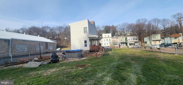 143 W RAILROAD ST, Pottsville, PA 17901