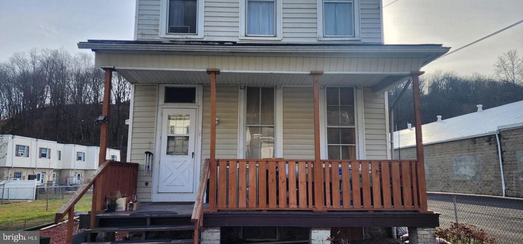 143 W RAILROAD ST, Pottsville, PA 17901