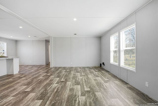 843 County Road 331, Floresville, TX 78114