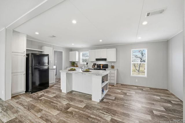 843 County Road 331, Floresville, TX 78114