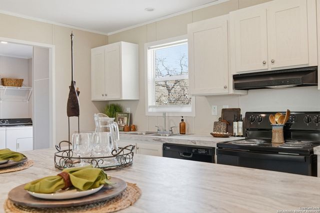 843 County Road 331, Floresville, TX 78114