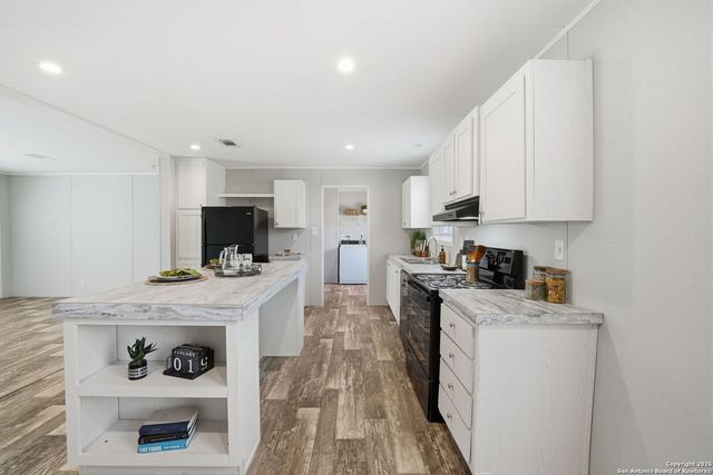 843 County Road 331, Floresville, TX 78114