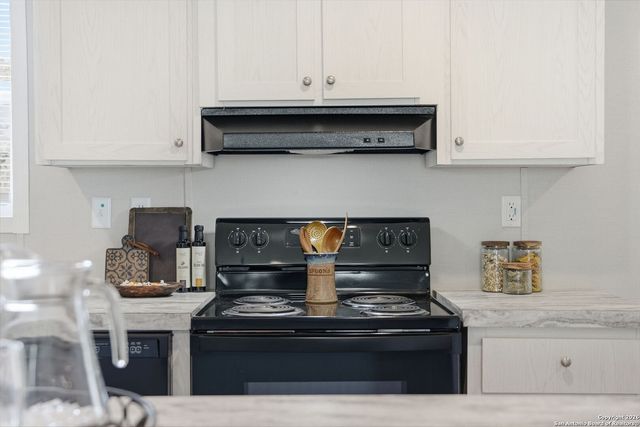 843 County Road 331, Floresville, TX 78114