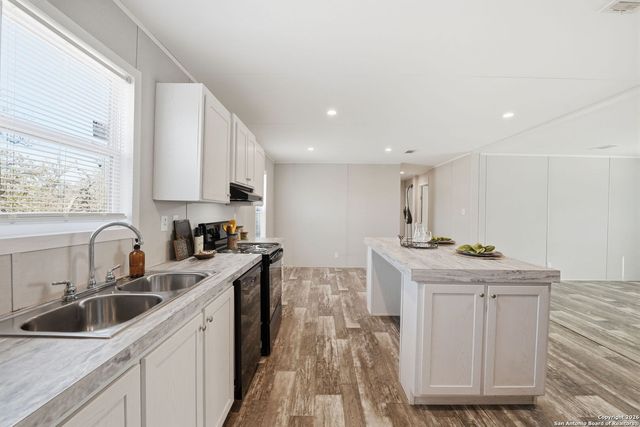 843 County Road 331, Floresville, TX 78114