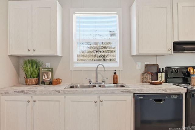 843 County Road 331, Floresville, TX 78114