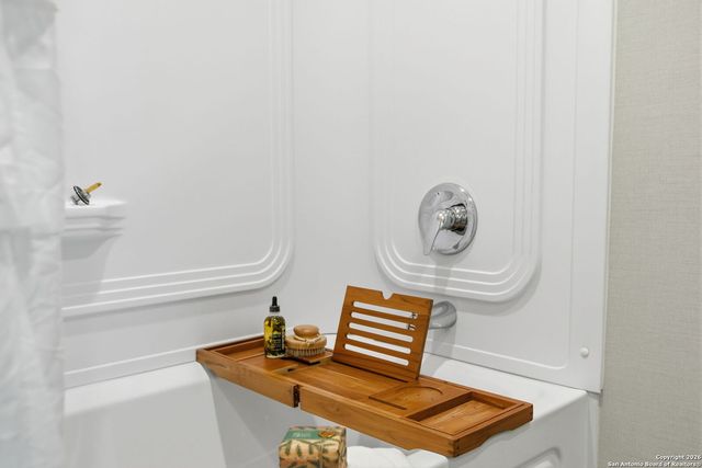 843 County Road 331, Floresville, TX 78114