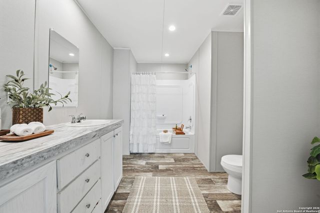 843 County Road 331, Floresville, TX 78114