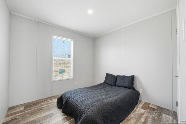 843 County Road 331, Floresville, TX 78114