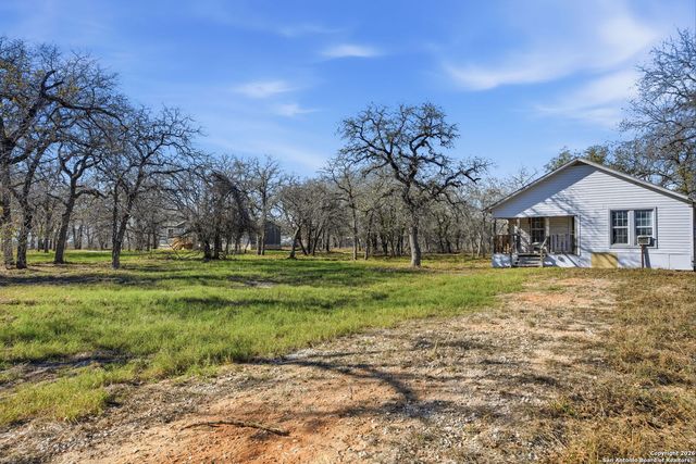 843 County Road 331, Floresville, TX 78114