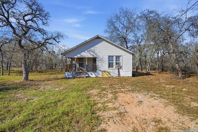 843 County Road 331, Floresville, TX 78114