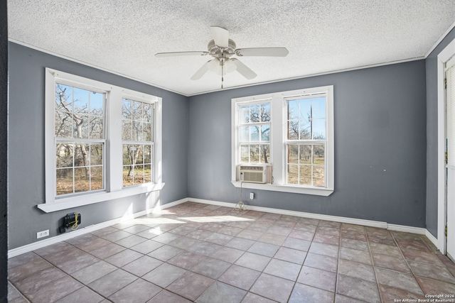 843 County Road 331, Floresville, TX 78114