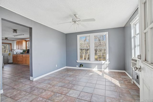 843 County Road 331, Floresville, TX 78114