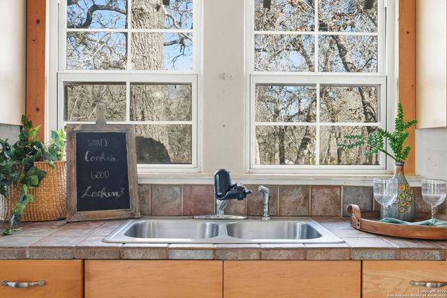 843 County Road 331, Floresville, TX 78114