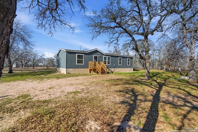 843 County Road 331, Floresville, TX 78114