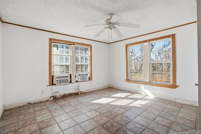 843 County Road 331, Floresville, TX 78114