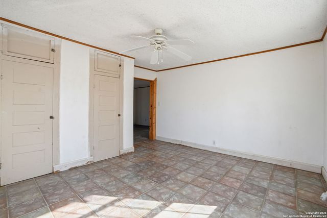 843 County Road 331, Floresville, TX 78114