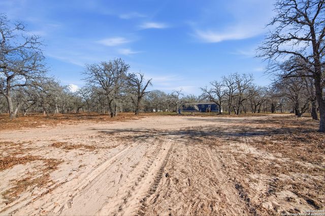 843 County Road 331, Floresville, TX 78114