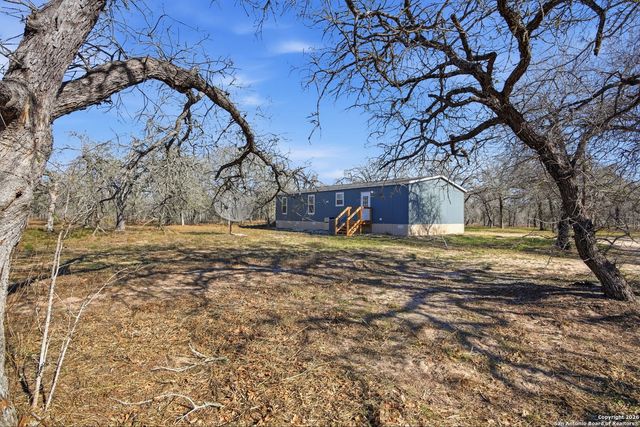 843 County Road 331, Floresville, TX 78114