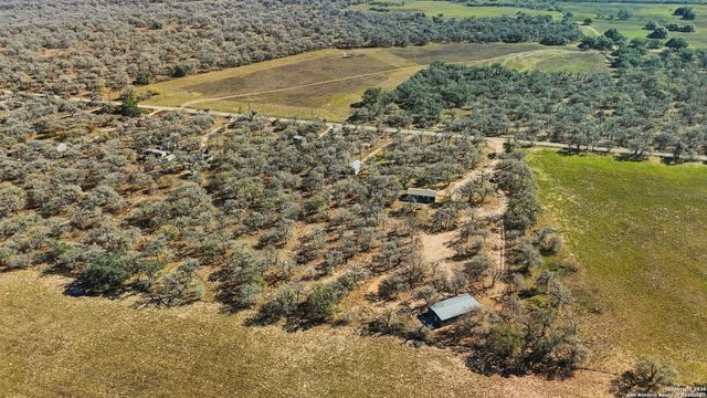 843 County Road 331, Floresville, TX 78114