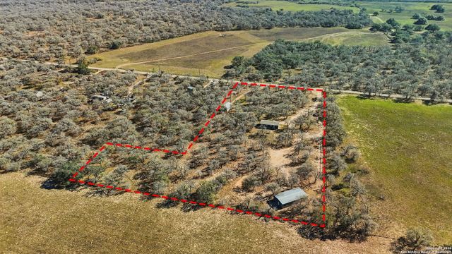 843 County Road 331, Floresville, TX 78114