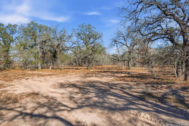 843 County Road 331, Floresville, TX 78114