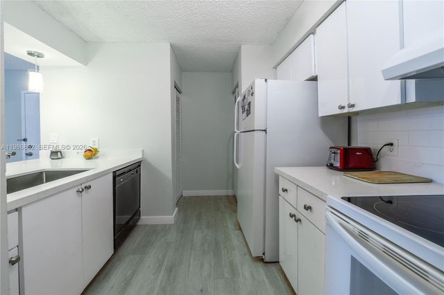 620 S Park Rd 18-2, Hollywood, FL 33021