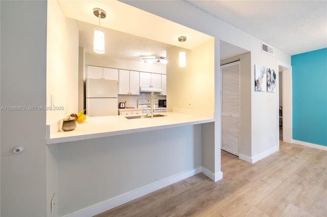 620 S Park Rd 18-2, Hollywood, FL 33021