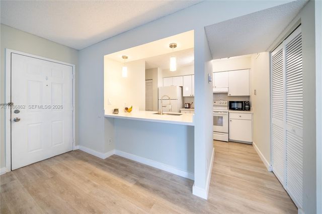 620 S Park Rd 18-2, Hollywood, FL 33021