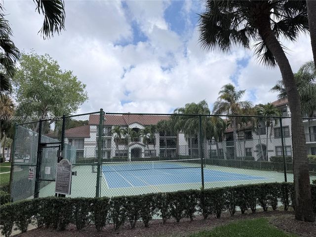 620 S Park Rd 18-2, Hollywood, FL 33021