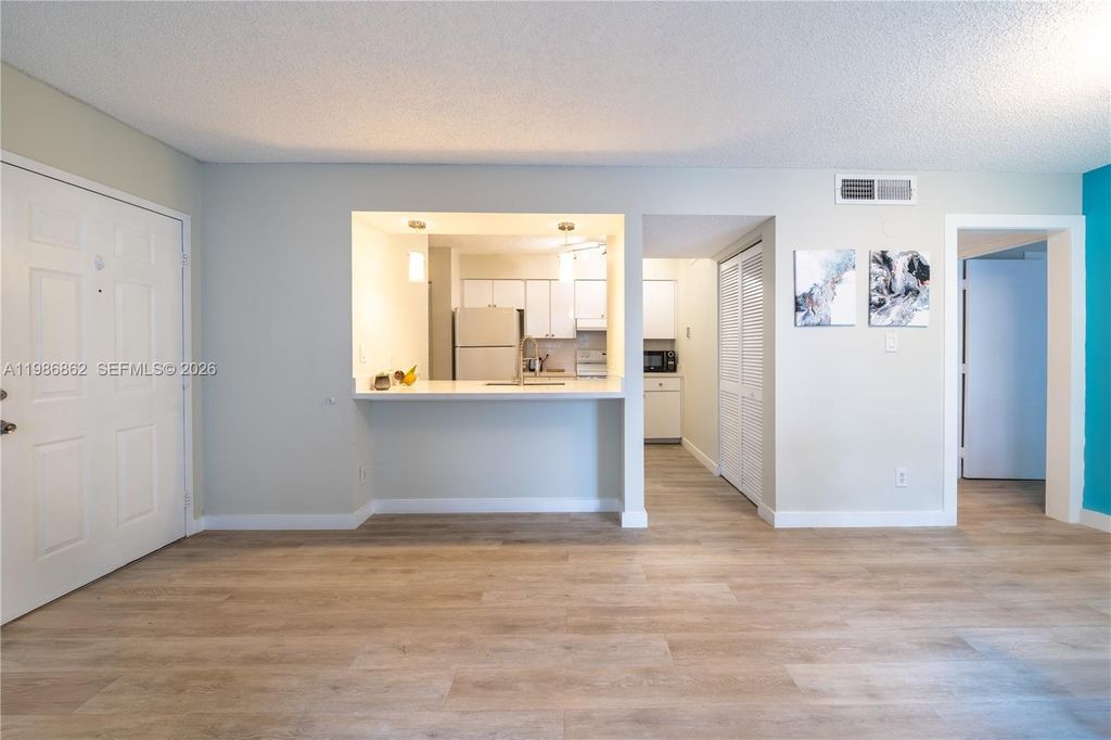 620 S Park Rd 18-2, Hollywood, FL 33021