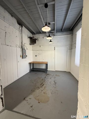 59 Old Turnpike Road, Beacon Falls, CT 06403