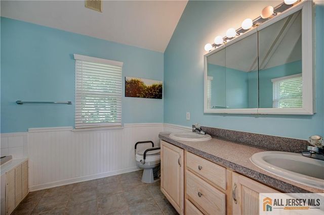 54 7th Street, Monroe, NJ 08831