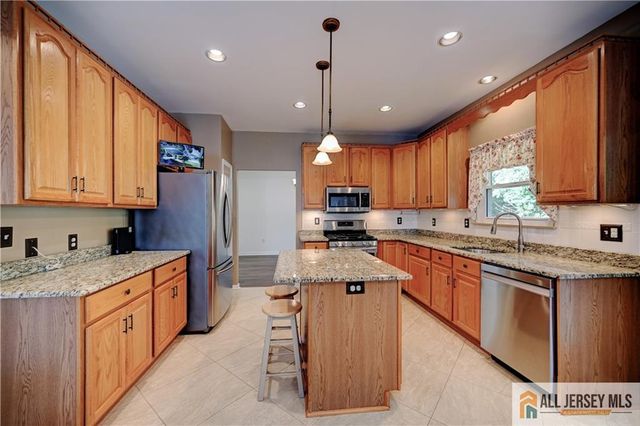 54 7th Street, Monroe, NJ 08831