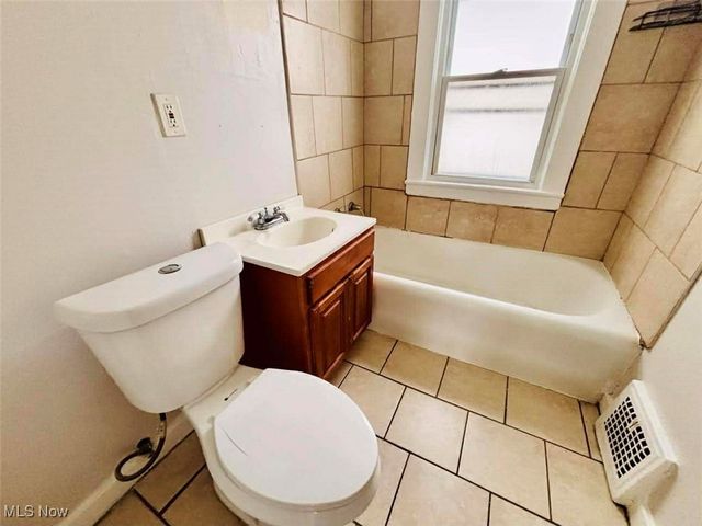 3677 E 153rd Street UP, Cleveland, OH 44120