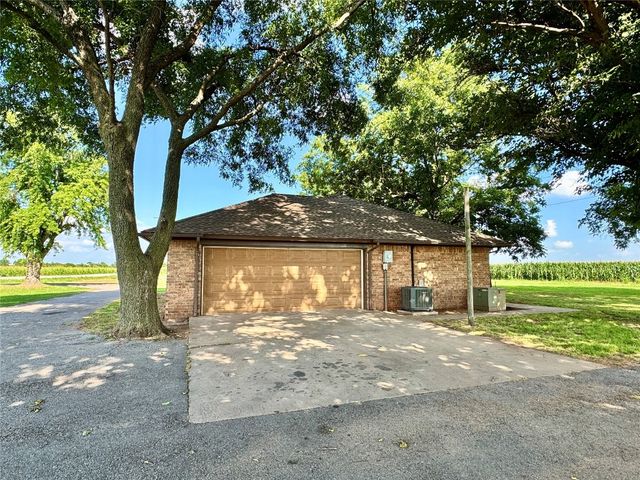 1383 County Road 1373, Chickasha, OK 73018