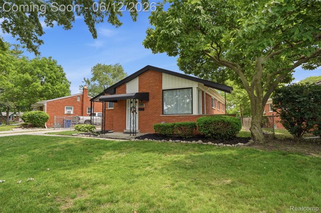 32638 Judy Drive, Westland, MI 48185
