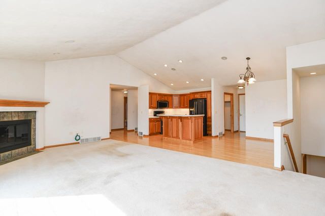 440 WOODFIELD DRIVE, Green Bay, WI 54313