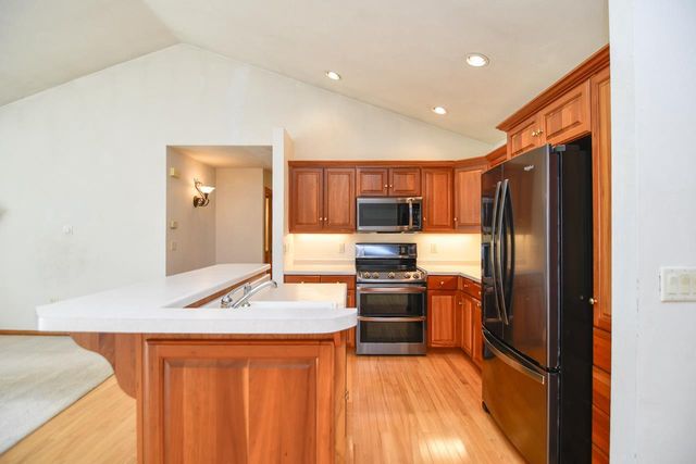 440 WOODFIELD DRIVE, Green Bay, WI 54313