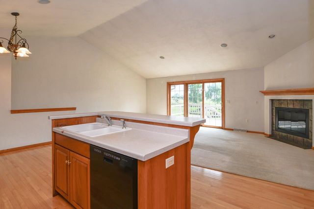 440 WOODFIELD DRIVE, Green Bay, WI 54313