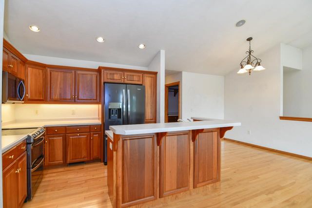 440 WOODFIELD DRIVE, Green Bay, WI 54313