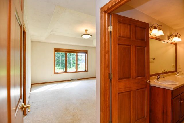 440 WOODFIELD DRIVE, Green Bay, WI 54313