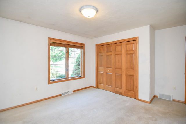 440 WOODFIELD DRIVE, Green Bay, WI 54313