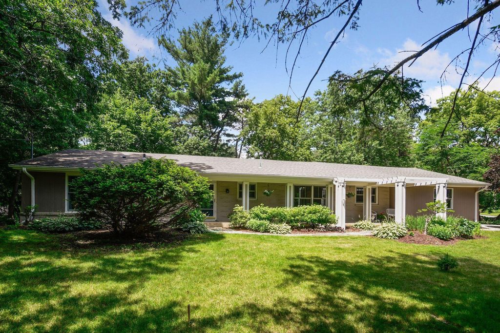 3918 Willmatt Hill, Minnetonka, MN 55305