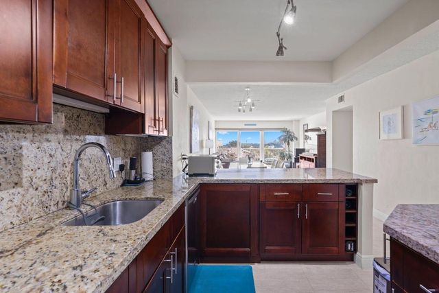 1021 Hillsboro Mile 504, Hillsboro Beach, FL 33062