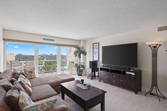 1021 Hillsboro Mile 504, Hillsboro Beach, FL 33062